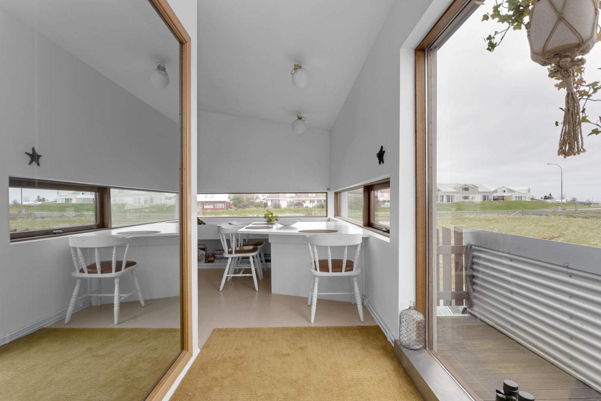 Eyvindarholt Guesthouse Alftanes Екстер'єр фото